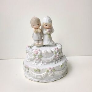 Precious Moments The Lord Bless You and Keep You Wedding Cake Music Box